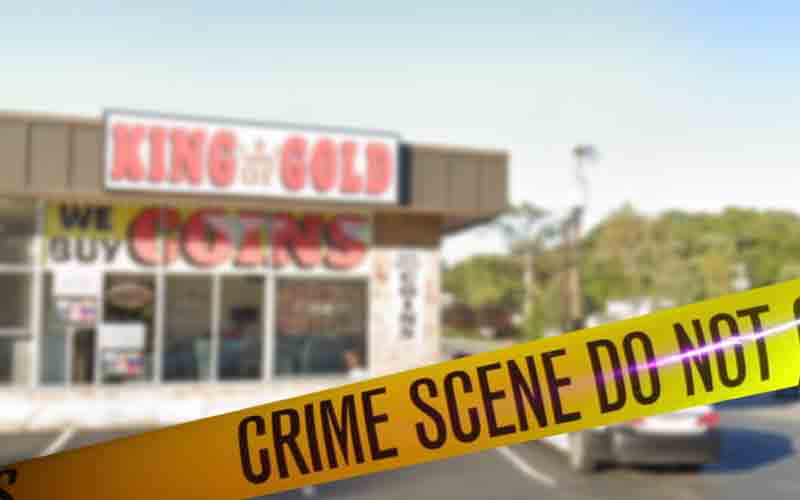 Suspects wanted for gold shop armed robbery led police on interstate pursuit