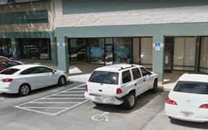 Mom left her malnourished month-old infant in car while she gambled inside arcade, police