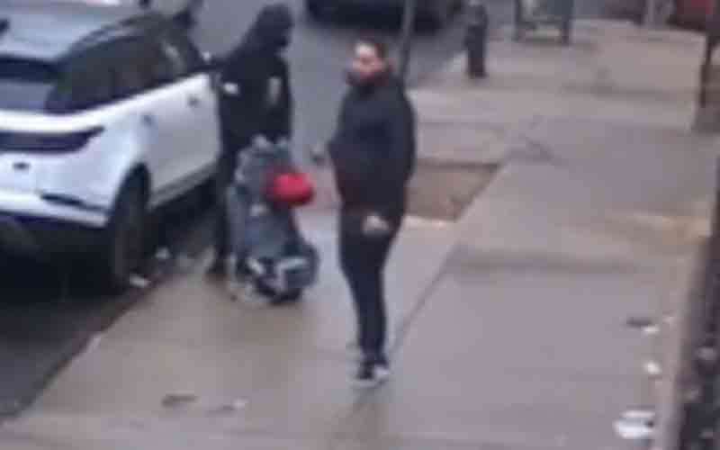 New York City armed robbers held gun to 3-year-old child's head, police