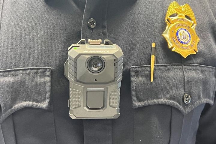 Oakland Police Get Body Cameras