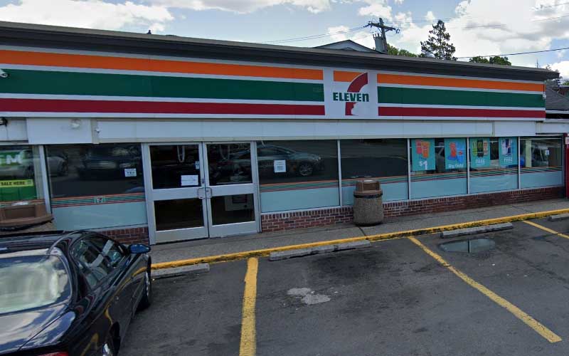 Man Accidentally Shoots 7-11 Clerk in Philadelphia, Flees