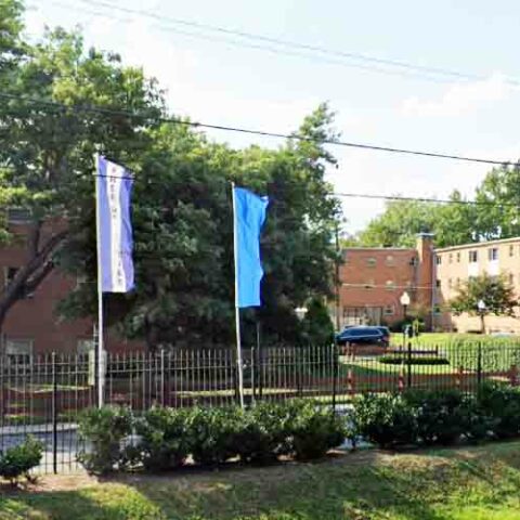 Laurel cop shot while serving warrant - photo licensed by shore news network.