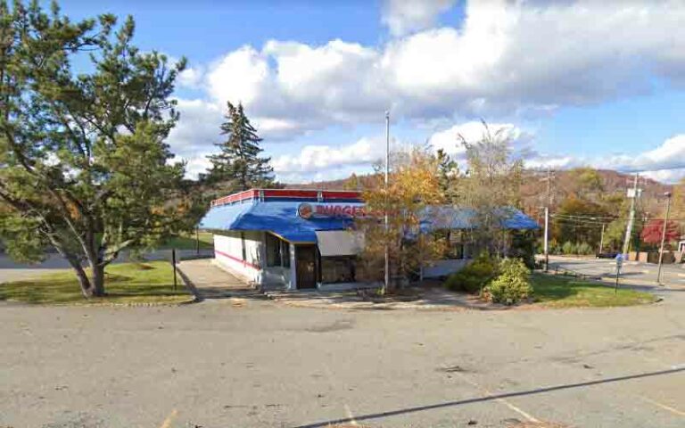 Oakland cop witnessed assault by drunk driver in old burger king parking lot - photo licensed by shore news network.