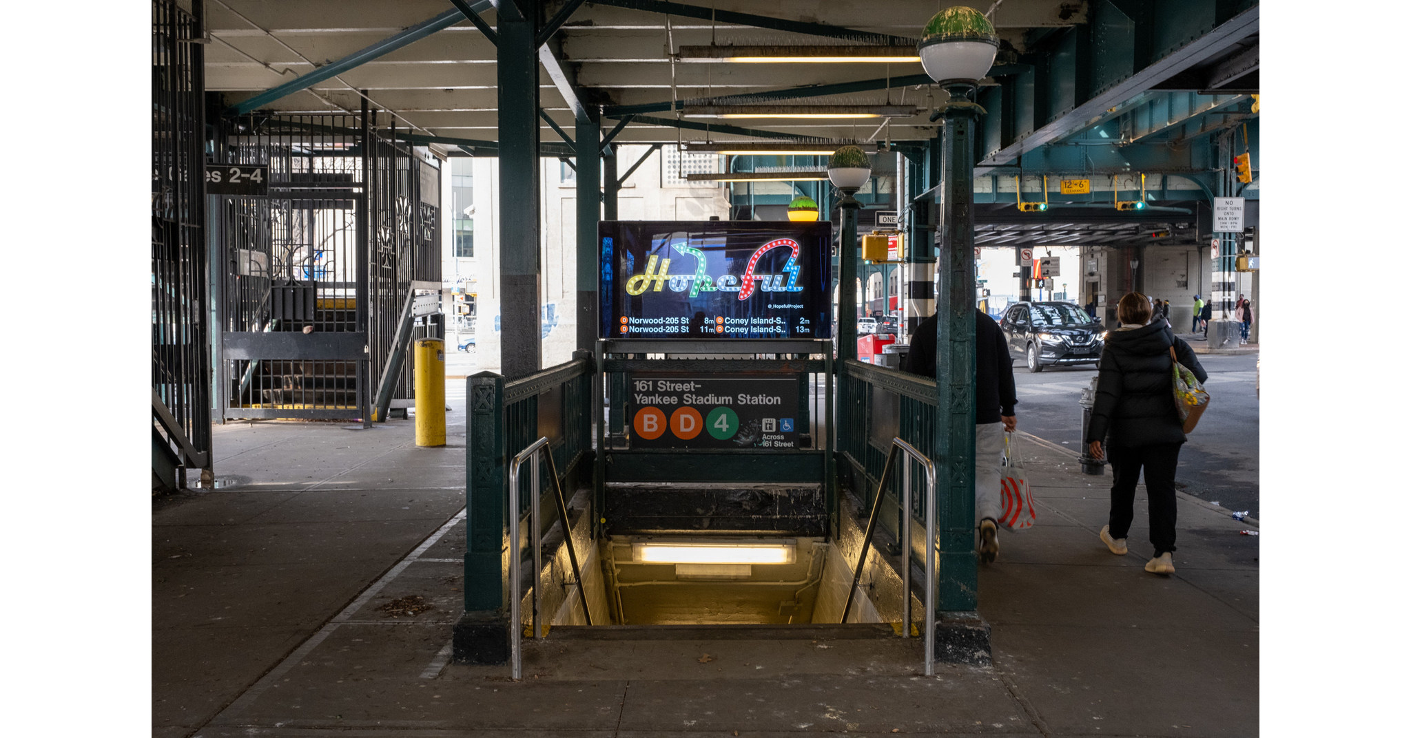 Man slashed in face inside New York City subway station