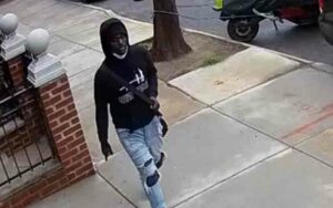 Serial purse snatcher armed with knife reported in queens