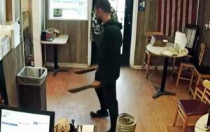 Unhappy customer returned to columbus kickin chicken with two machetes