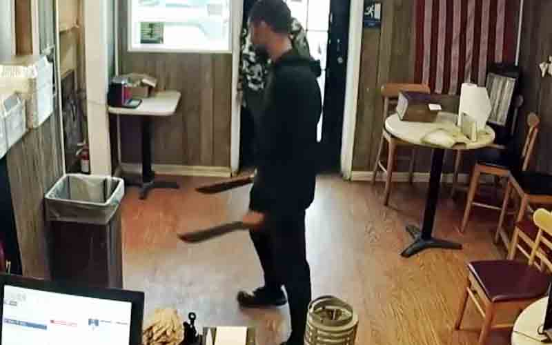 Unhappy Customer Returned to Columbus Kickin Chicken with two machetes