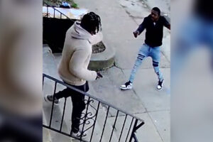 These two gunmen completely missed each other in close order philadelphia gunfight