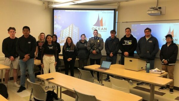 Manchester Police Captain Meets with OCC Criminal Justice Students