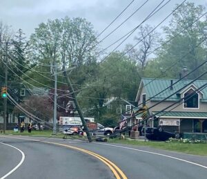 Police seeking witnesses to rollover crash in new hartford