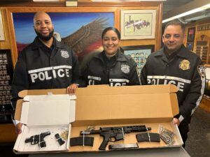 Man carrying ar style rifle in nyc subway station arrested