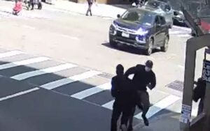 29-year-old man slashed multiple times in broad daylight in manhattan as people walked by
