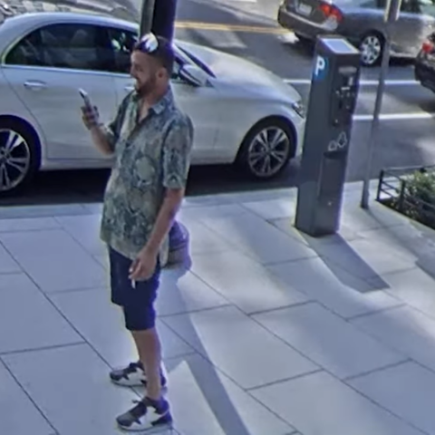 D. C. Police search for purse snatchers who fraudulently used stolen credit card - photo licensed by shore news network.