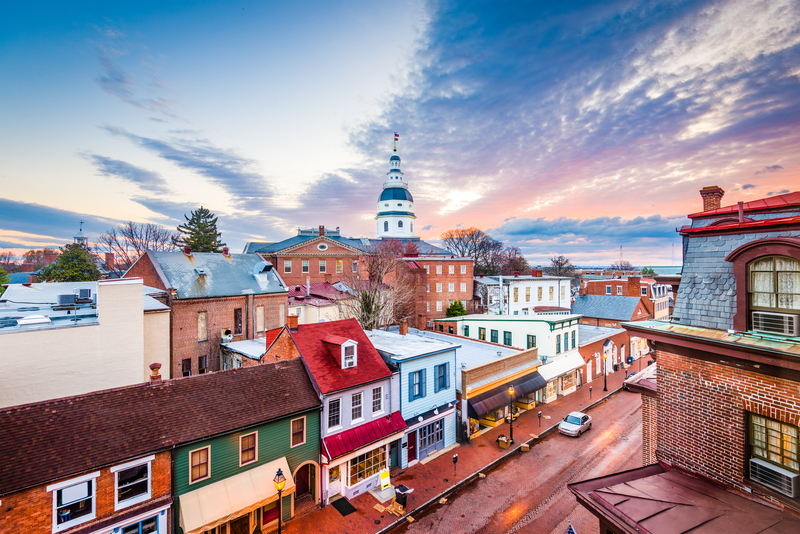 Taxi Driver Put in "Bear Hug", Robbed in Annapolis