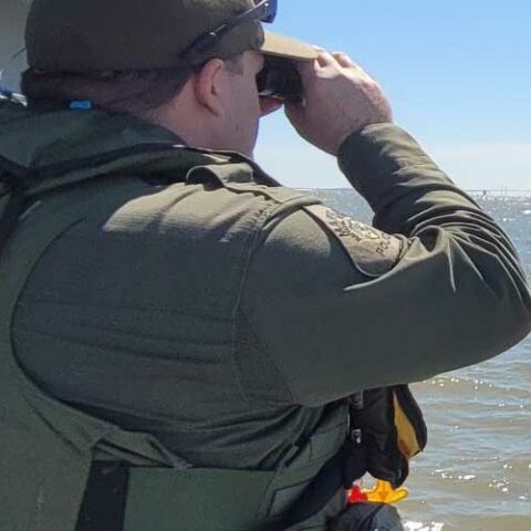 Boater arrested for boating while intoxicated on the west river - photo licensed by shore news network.