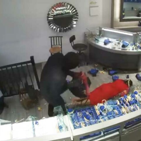 New jersey jewelry store hit by violent smash and grab, shopkeepers held at gunpoint - photo licensed by shore news network.