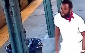 Man beaten in new york city subway station for his phone