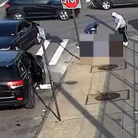 Victim beaten, pistol whipped and robbed in broad daylight in manhattan - photo licensed by shore news network.