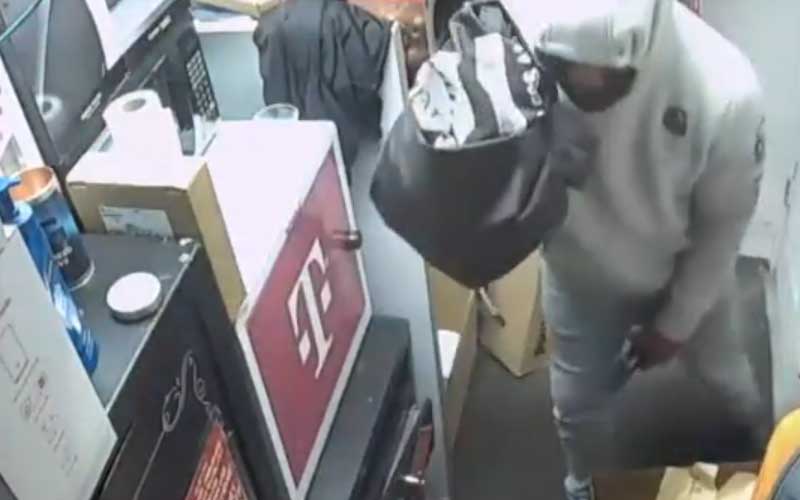 6-Year-Old Among Those Forced at Gunpoint into Closet During Brooklyn Cell Phone Store Robbery