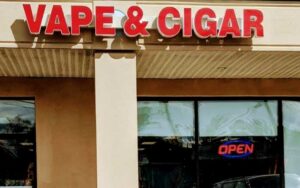 Gunman robs vape store in edgewater