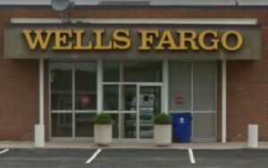 Newark wells fargo bank robbed, suspect fled