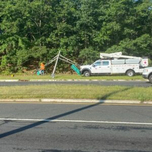 Tractor-trailer knocks down traffic signal on route 34 in wall - photo licensed by shore news network.