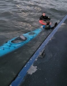Nypd rescues kayaker from water