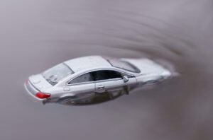 New jersey police dispatcher rescues woman who drove car into canal