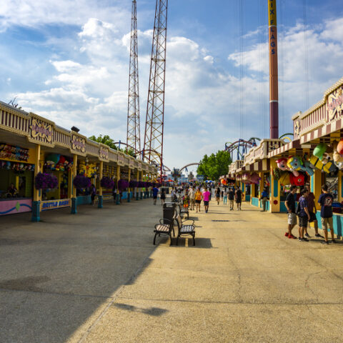 Juvenile charged after attacking cops breaking up fight at six flags great adventure - photo licensed by shore news network.