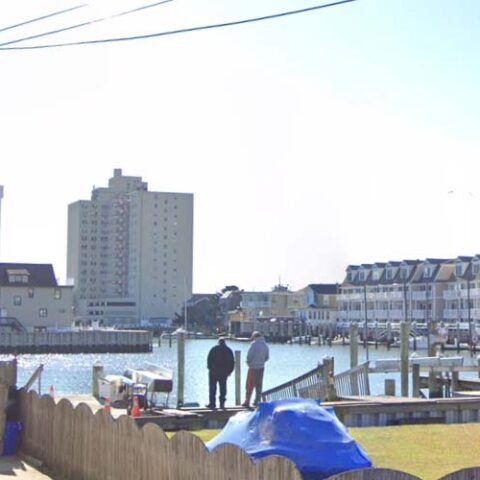 Atlantic city police rescue and revive dubai man in bay - photo licensed by shore news network.