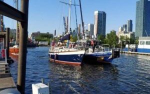 Nyc minute: harbor patrol rescues stranded sailboat