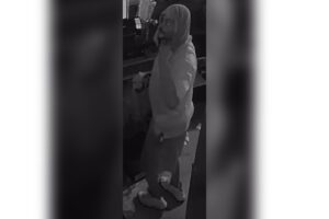 Safe at philadelphia pizzeria stolen, $20,000 taken