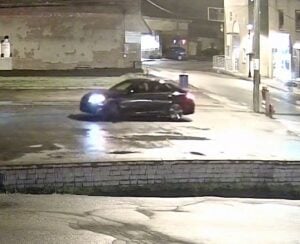 Police seeking suspects wanted for destruction of bank atms