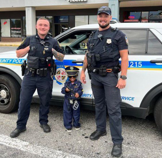 How Cute is This? Baltimore Cops Out and About in the Community
