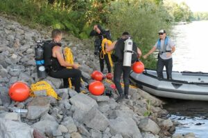New york state trooper dive team trains for river operations