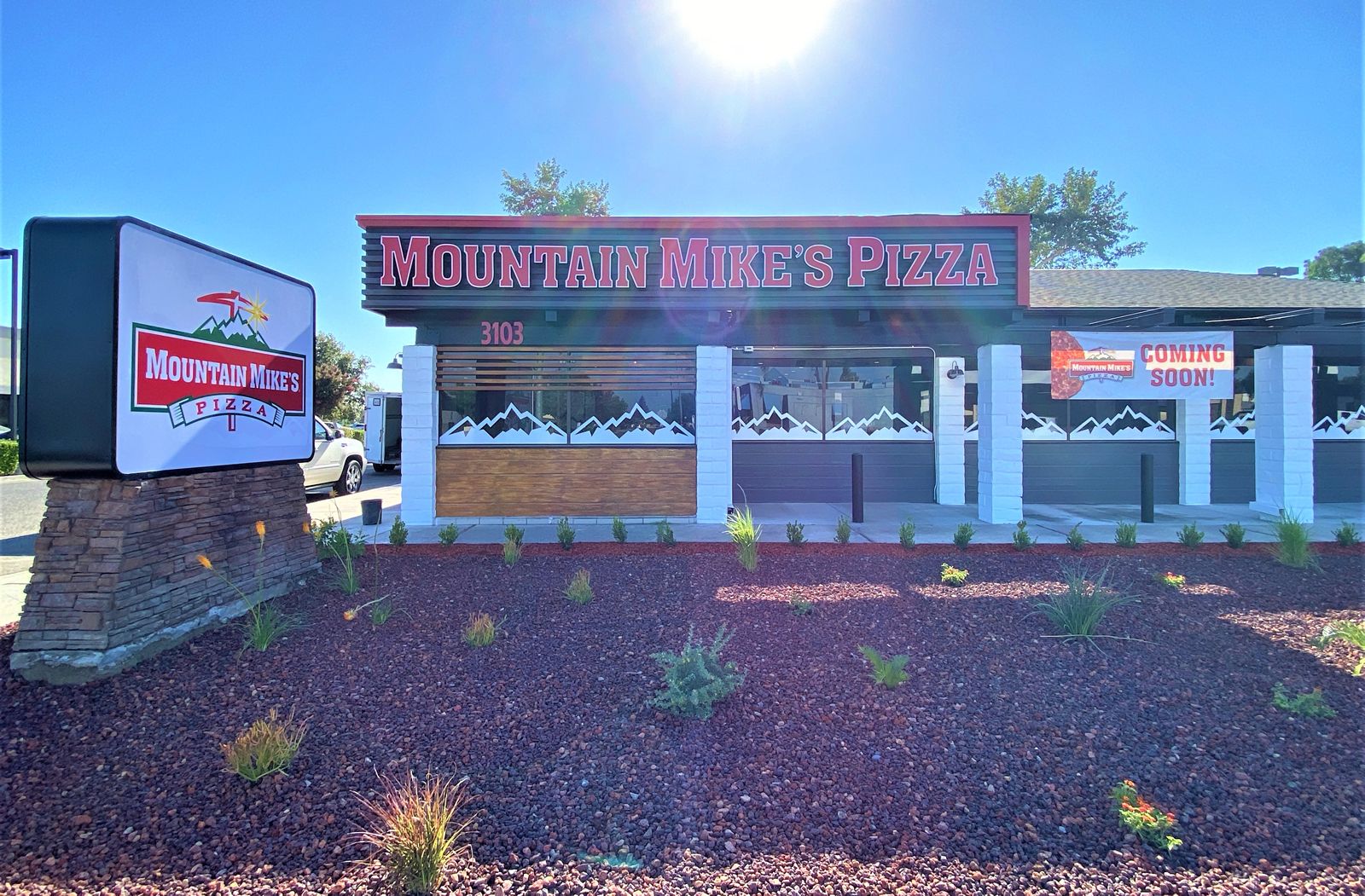 Mountain Mike's Pizza Proudly Opens New Restaurant in Visalia, California