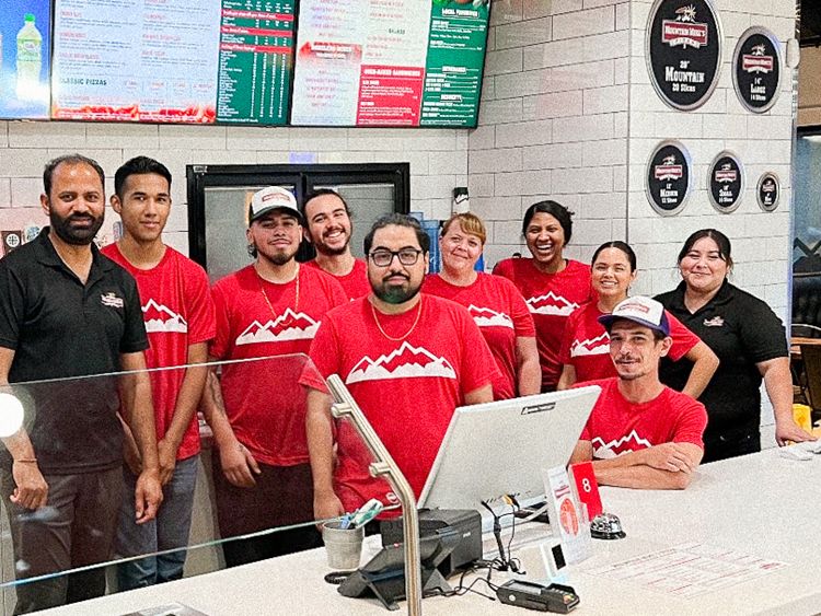 Mountain Mike's Pizza Proudly Opens New Restaurant in Visalia, California