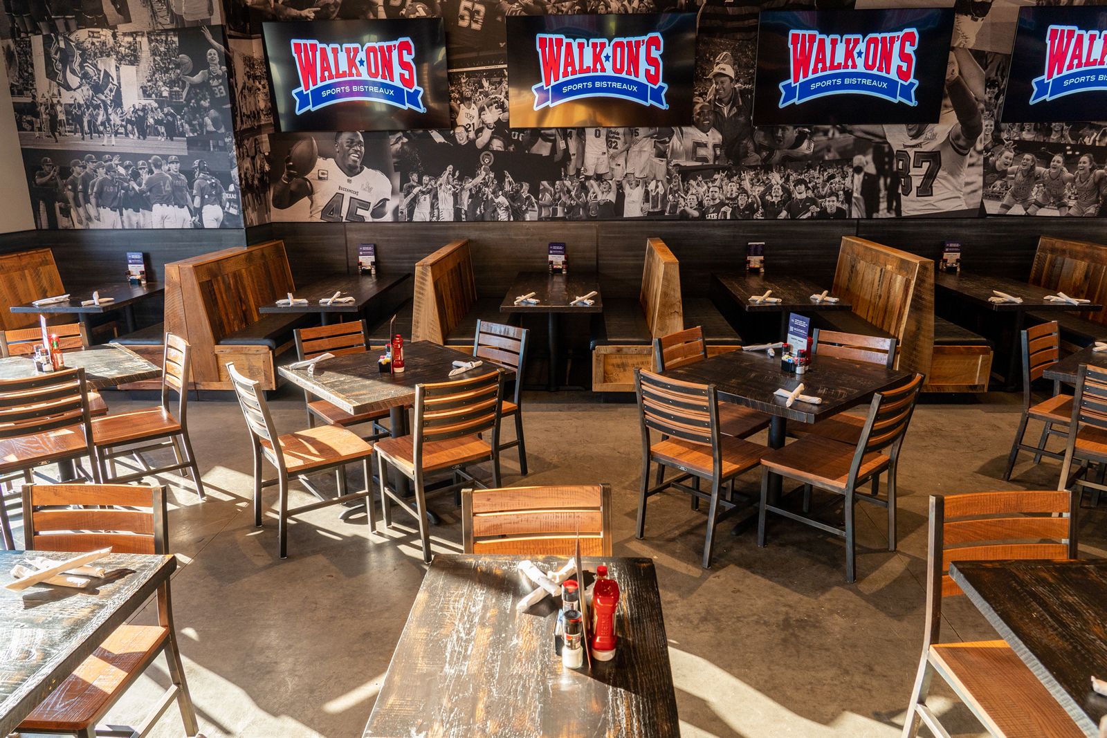 Walk-On's Celebrates Grand Opening of First Pensacola Restaurant