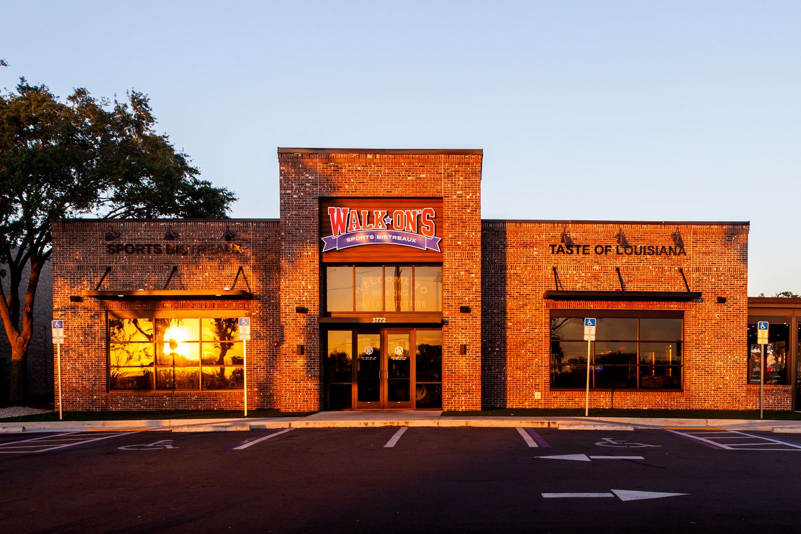 Walk-On’s Celebrates Grand Opening of First Wichita Restaurant