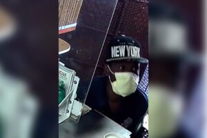 Philadelphia vietnamese restaurant robbed by perp claiming he had gun