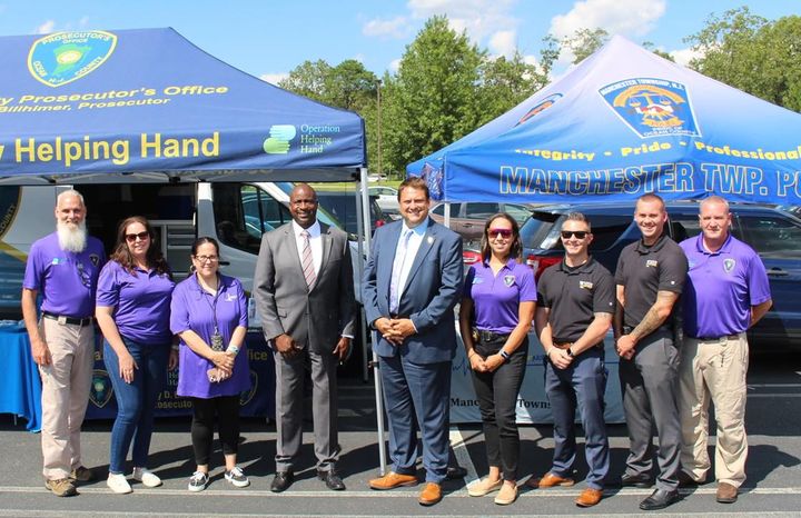 Manchester Police Team Up for Overdose Awareness Day