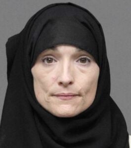 Woman beat wireless store worker because her phone was not working