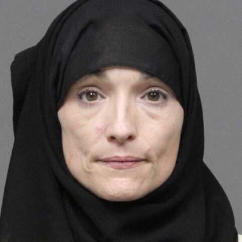 Woman beat wireless store worker because her phone was not working - photo licensed by shore news network.