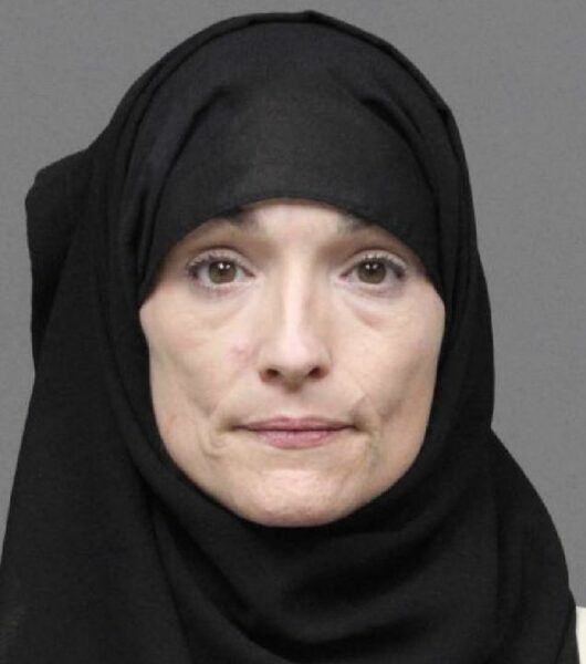 Woman beat Wireless store worker because her phone was not working