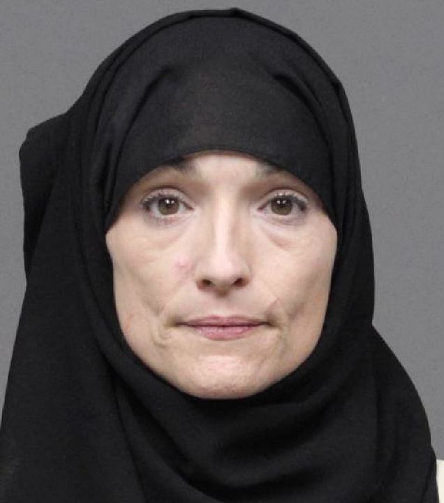 Woman beat Wireless store worker because her phone was not working