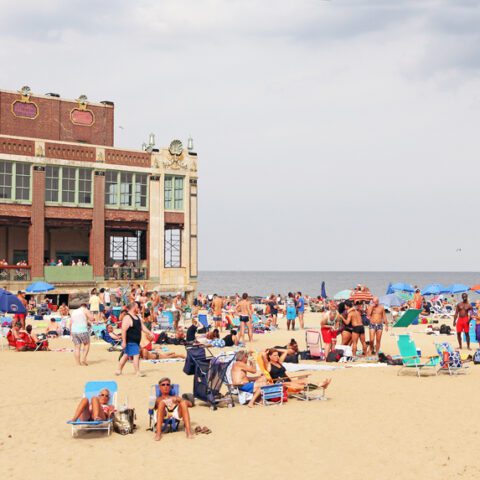 Early morning fog gives way to beautiful saturday at the jersey shore - photo licensed by shore news network.
