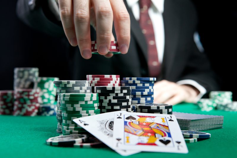 Casino Card Dealer, Accomplices Charged for Gaming Fraud in Buffalo