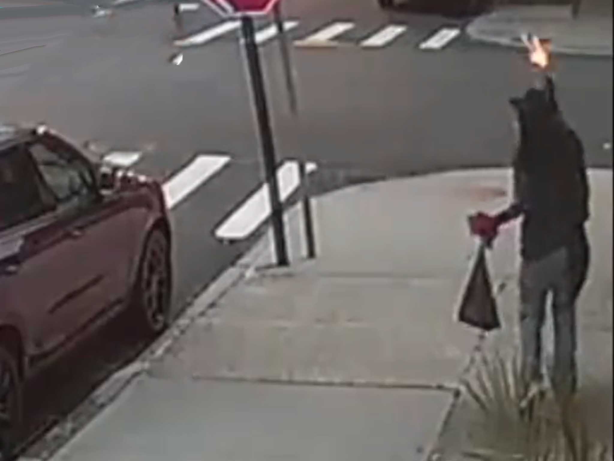 NYC Police Searching for Gunman Who Fired Shot in Staten Island
