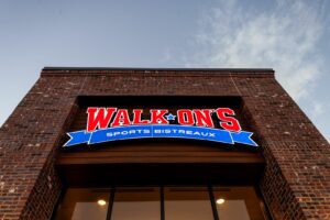 Walk-on’s celebrates grand opening of d’iberville restaurant
