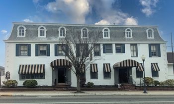 Charlie Brown’s Fresh Grill Returns to Downtown Woodbury